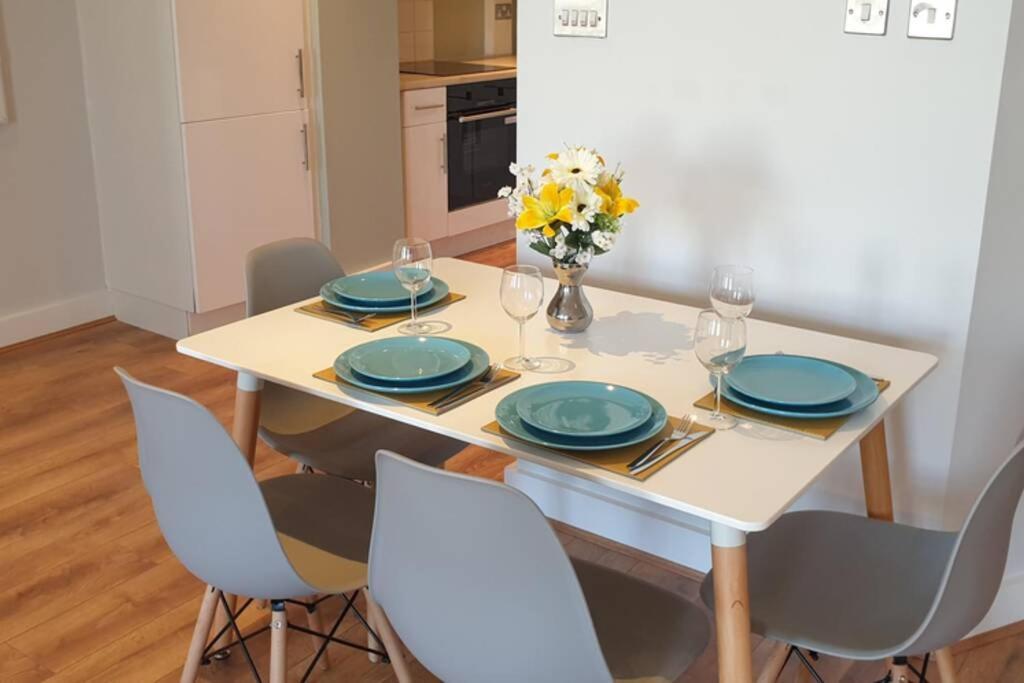 Modern And Spacious Swansea Centre Apartment Eksteriør bilde