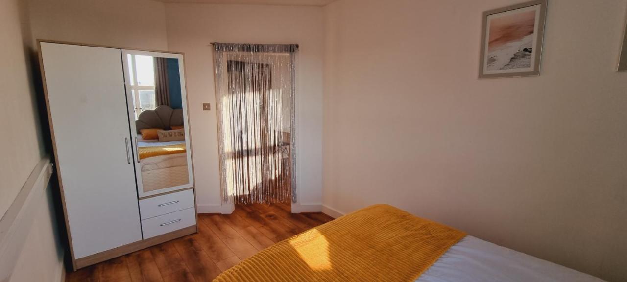 Modern And Spacious Swansea Centre Apartment Eksteriør bilde