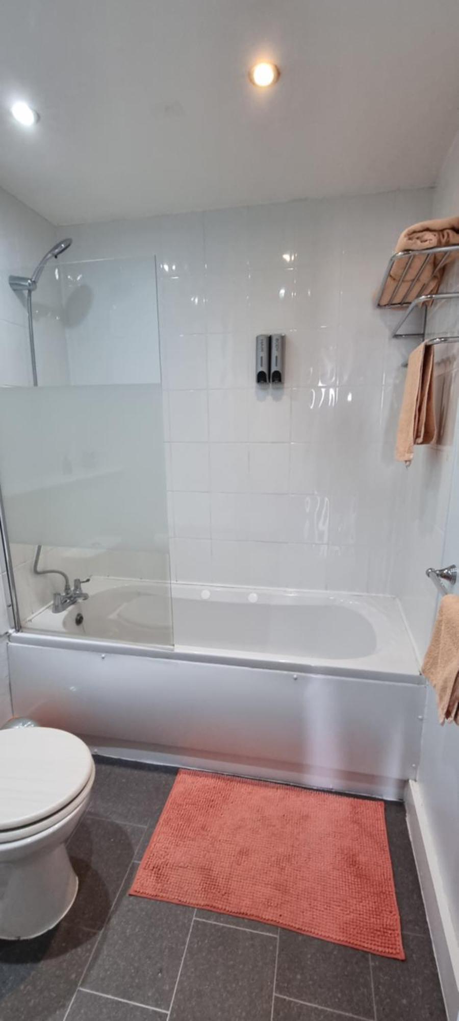 Modern And Spacious Swansea Centre Apartment Eksteriør bilde